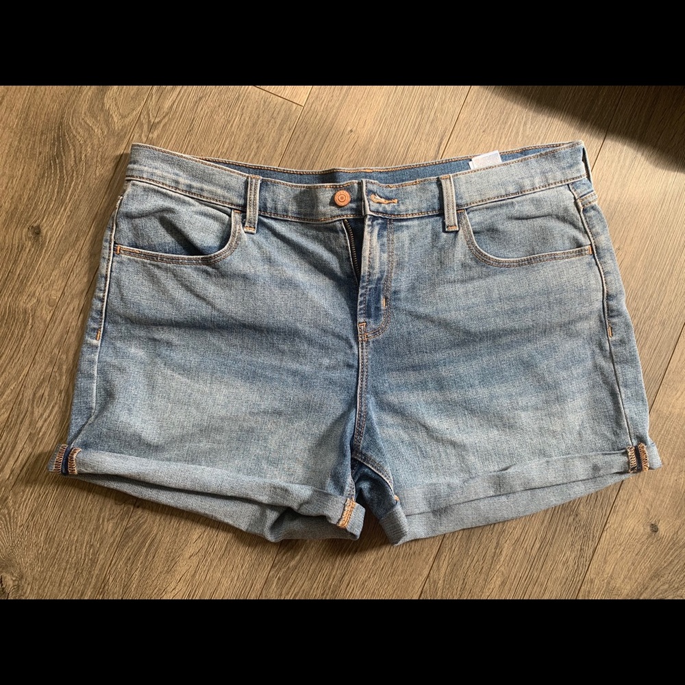 Old Navy Cuffed Jeans Size 14.